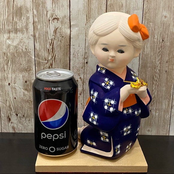 Hakata Geisha Doll Kneeling with Origami Figurine - Picture 7 of 13